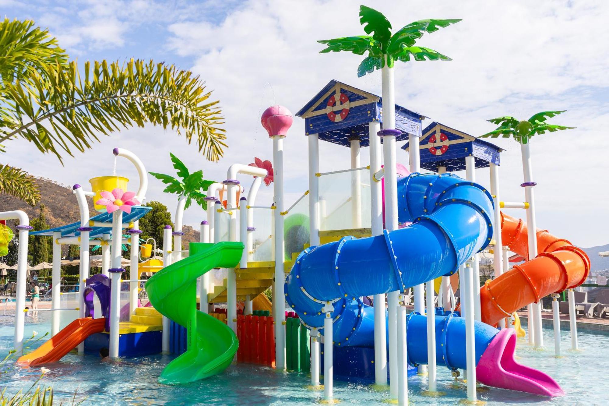 Hotel Golden Park All Inclusive Pocos De Caldas By Nacional Inn Exterior photo Splash Island