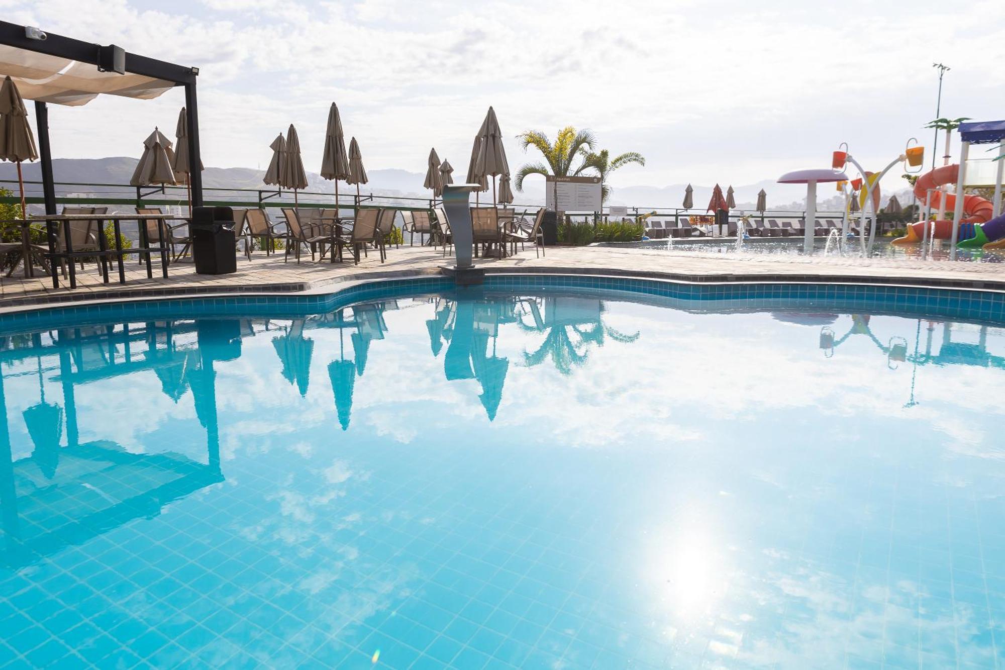 Hotel Golden Park All Inclusive Pocos De Caldas By Nacional Inn Exterior photo A swimming pool
